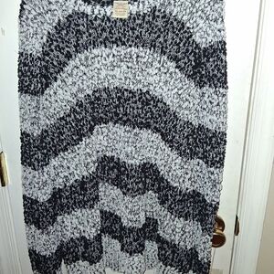 Faded Glory Black and White Chevron Sweater
